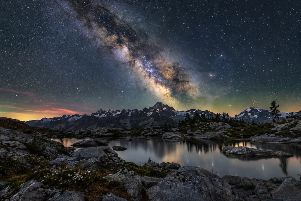 The Arch of the Galaxy